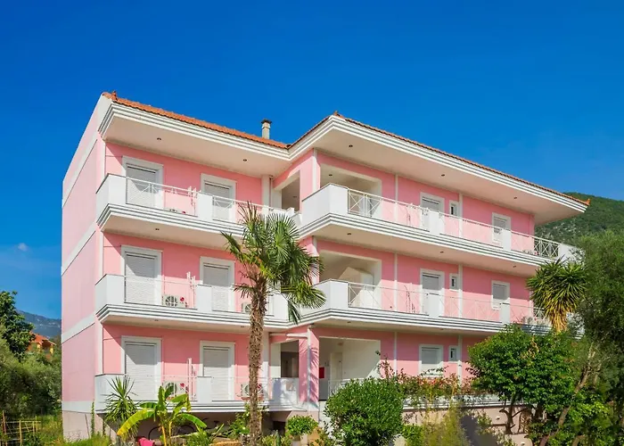 Dionysos Lefkas Apartahotel 3*